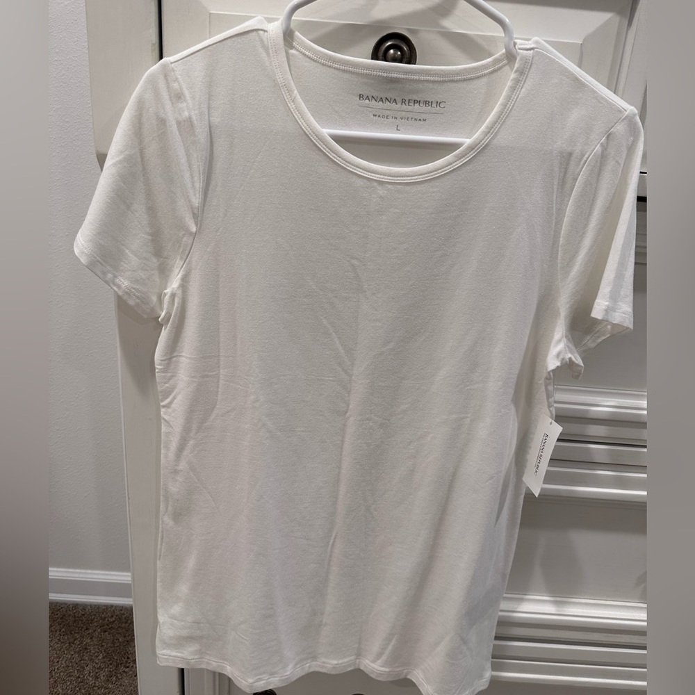 White banana republic t-shirt